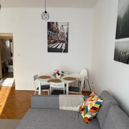 Paris Blvd Apartman *